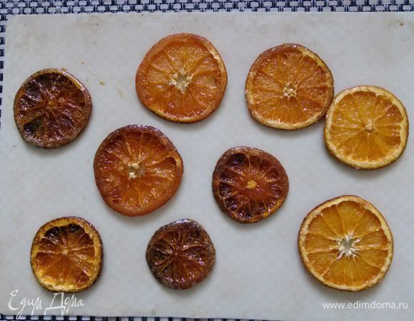 Думаю, готовые апельсины можно на половину обмакнуть в растопленный шоколад, тогда будут настоящие конфеты. Приятного!!!