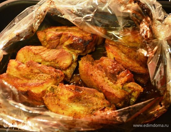 Запекаем 25-30 мин, а затем вскрываем рукав и снова в духовку, чтобы запечь до золотистой корочки, степень которой вы любите! Готово! Приятного аппетита!