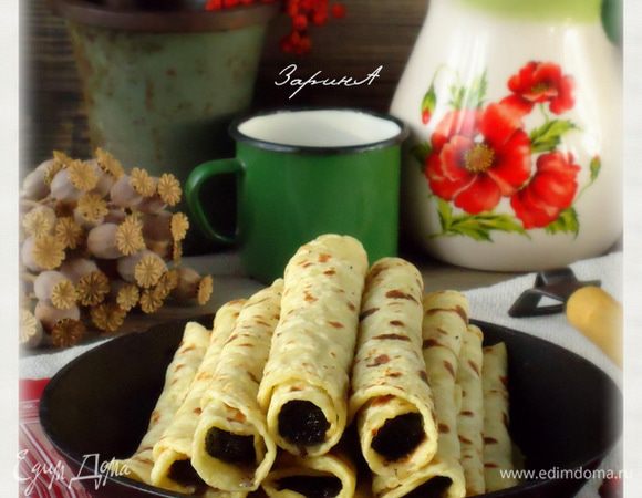 Когда локше немного постоят, то сахарная пудра растает и свяжет маковую начинку. 