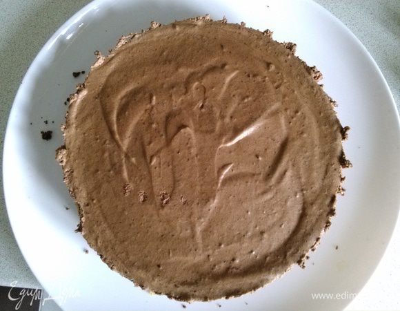 Утром провести по краю формы ножом, смазанным расмтительным маслом и снять форму.