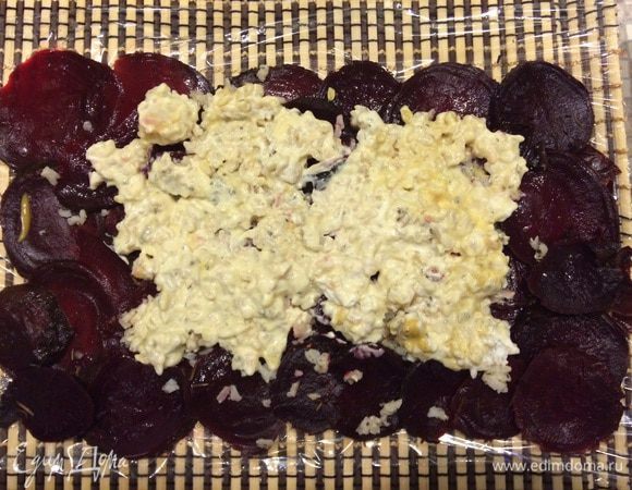 Выкладываем на свеклу с отступом.