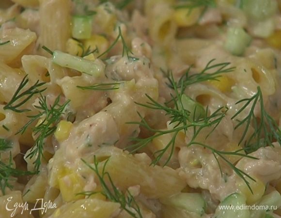 Выложить макароны на блюдо, посыпать измельченным руками укропом и сбрызнуть оливковым маслом Extra Virgin.