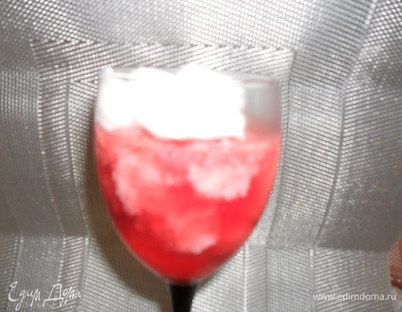 А из вынутого мякиша можно сделать вкусный десерт, порвать его в бокалы и залив оставшимся кремом, украсив взбитыми сливками (если останутся) Приятного аппетита!!!