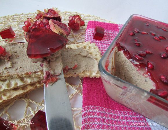 Подавайте паштет со свежим хлебом, тостами или хлебцами.
Приятного аппетита! 