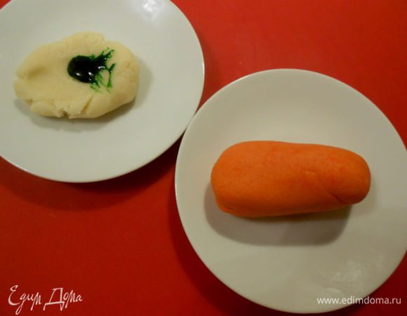 Меньшую часть окрашиваю зеленым.