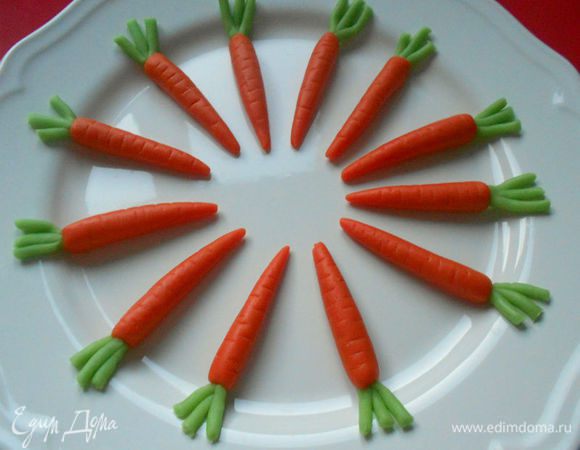 Все!) Можно украшать кекс! Сегодня я решила сделать морковки с хвостиками)