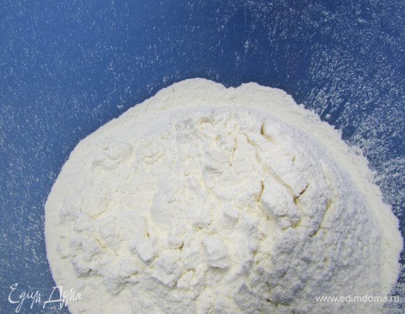 Просеять муку.