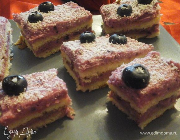 Украсить черникой + я добавила тертый белый шоколад. 
Приятного чаепития!!!