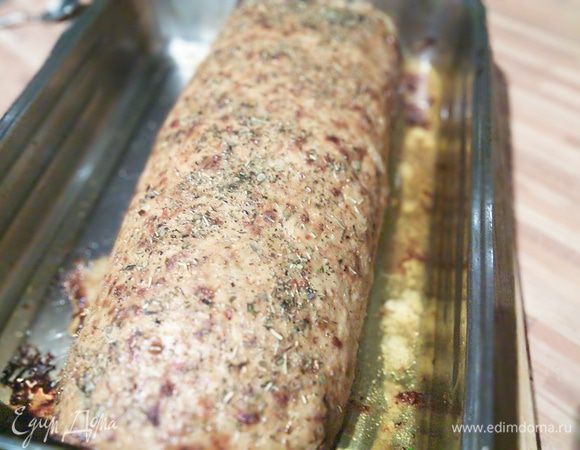 Запекаем при 180° в заранее разогретой духовке в течении 40 мин. Рулету дать отдохнуть и подавать с овощами и салатом. Приятного аппетита! 