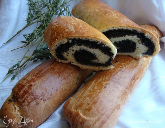 Или испечь вот такие рулеты с маком!