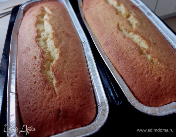 Остудить в форме минут 20. Перед тем как покрывает глазурью, полностью остудить на решетки. 
