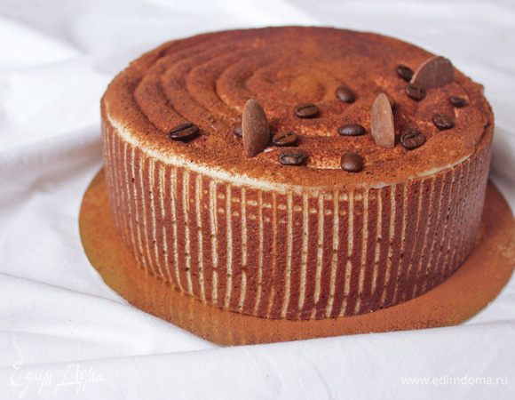 Украшение: Маскарпоне смешиваем со сгущенкой, украшаем из кондитерского мешка спиралью или на Ваш вкус. Посыпаем какао.

Охлаждаем торт несколько часов в холодильнике.