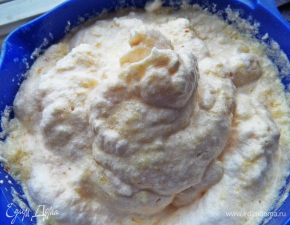 Слегка взбиваем венчиком.