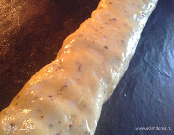 Смазать молоком.