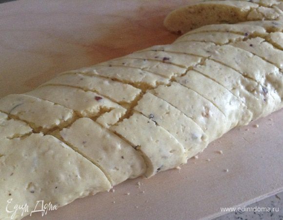 Выпекать 20 минут при 180*. Достать, нарезать на кусочки 1см толщиной.