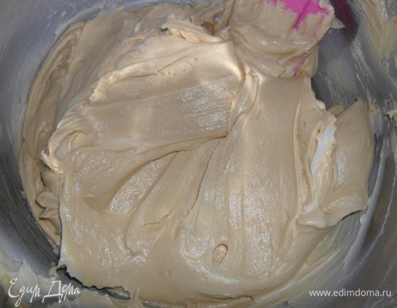 И опять хорошо взбиваем. Получается такая воздушная масса.
