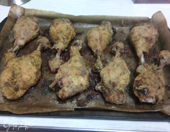 Запекаем в заранее сильно разогретой духовке (220-240С) примерно 30-40 минут (в зависимости от вашей духовки).
Мои ножки запекались 40 минут.

