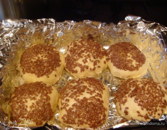 Вот булочки, примерно по 80 гр., поставить на расстойку.