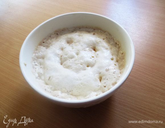 Должна образоваться вот такая шапочка, опара готова.