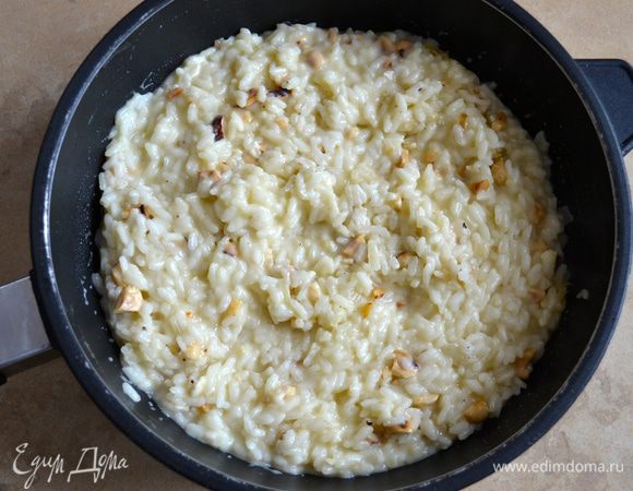 Ризотто готово! Подавать сразу же, пока рис сохраняет свою кремовую структуру.