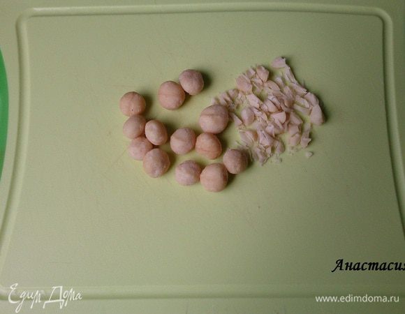 Орехи порубить.