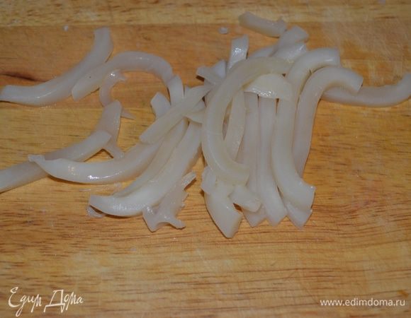 Режем их соломкой.