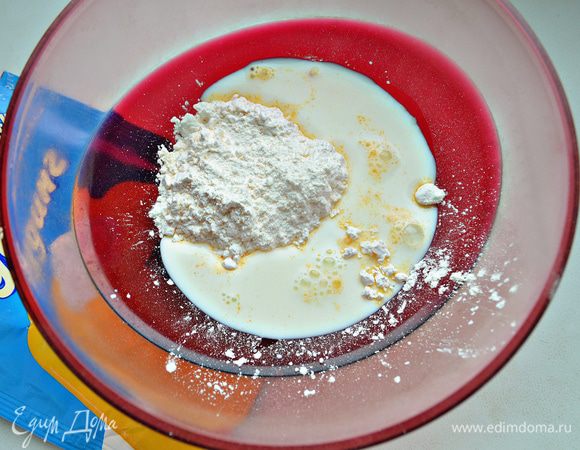 Порошок пудинга развести в 100 мл молока.