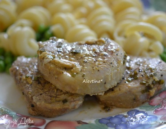 Подаем с соусом и готовым гарниром по вкусу. Приятного аппетита.
