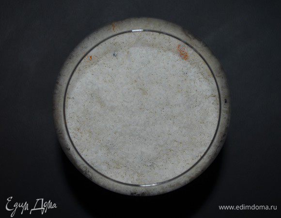 Рис и 2 ст. л. кокосовой стружки варить 10 мин в 200 мл воды, пока она не выкипит.