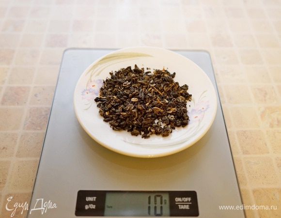 Жасминовый чай мелко смолоть.