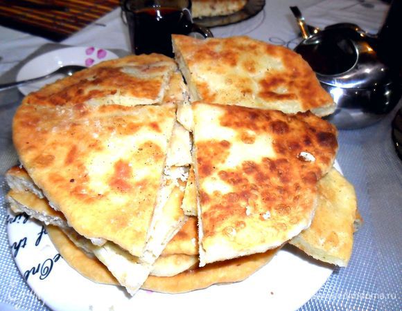 И складываем одну на одну, желательно перемазывая сверху сливочным маслом. Приятного аппетита!