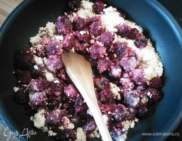 Мармелад вишнёвый я сделала сама за 3 мин. Для этого взяла 400 гр мороженой вишни, добавила желированный сахар (инструкция на упаковке), после закипания проварила 3 минуты и охладила. Мармелад загустел.