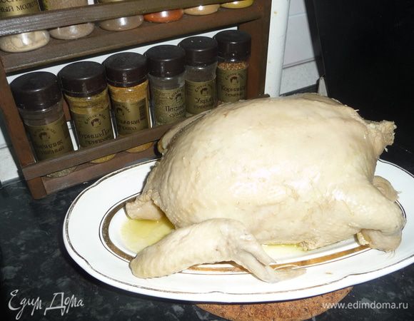 После этого шейку нужно остудить в этом же бульоне минимум 2 часа, а лучше ночь. Подается нарезанная на ломтики как основное блюдо. Можно снять кожу. нарезать и залить бульоном с зеленью как первое блюдо. 
Приятного аппетита!