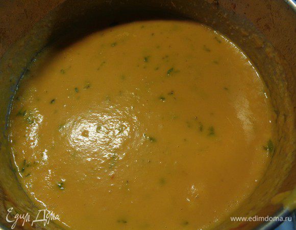 Как закипит - добавить порезанный тимьян и выключить. Наш суп готов.