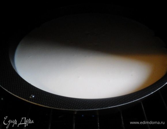  Осторожно выложите в форму с печеньем и выпекайте в течение 1ч 15мин. 
Выключите духовку и оставьте остывать примерно 1ч 30 мин (дверку не открывать)