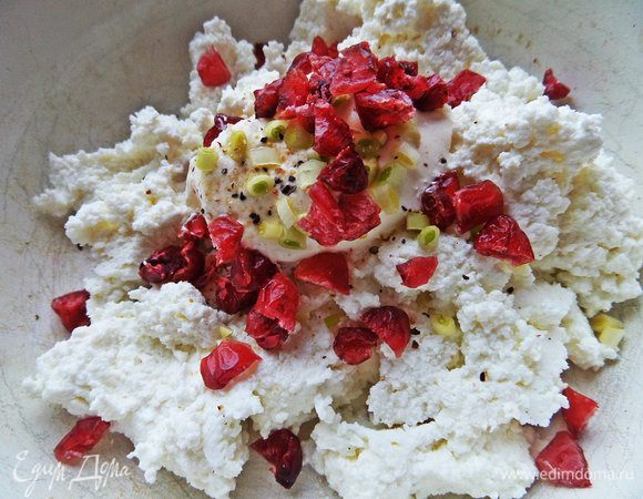 Бросим горсть клюквы.