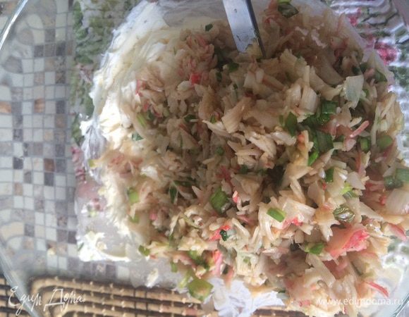 Разогревает духовку до 220.
Пробиваем в комбайне все ингредиенты (кроме оливкового масла и фило-теста конечно).