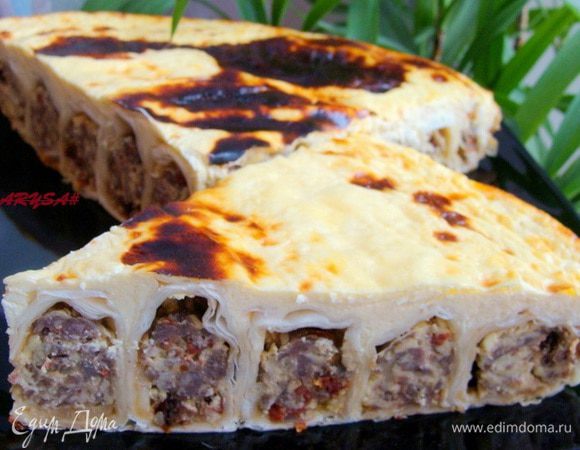 Так пирог выглядит на следующий день! Прекрасно держит форму и очень эффектен в разрезе! Тут на любителя, сначала пирог с хрустящей корочкой внизу, после того как постоит, уже весь мягкий, но плотный.