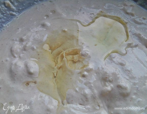 Вливаем растительное масло.