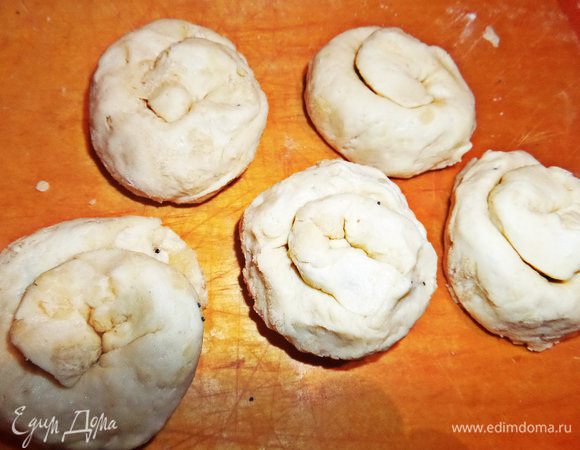 Сворачиваем в улитку! Так делают чаще всего плюшки!