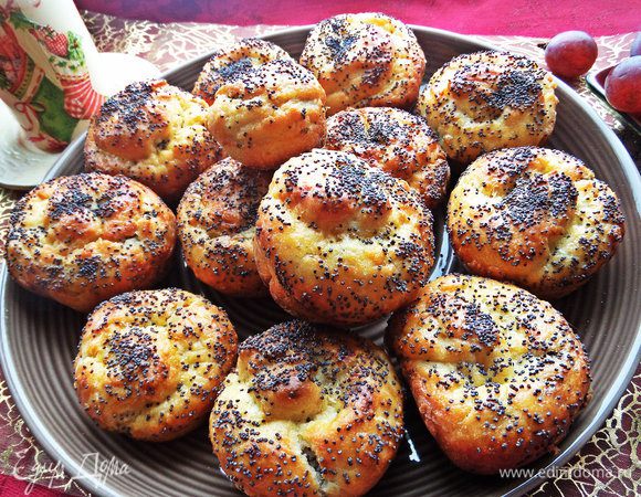 Теперь переносим на блюдо и зовём к чаю.