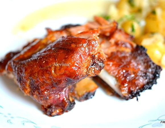 Подаем к столу. Очень вкусные ребрышки. Приятного аппетита.