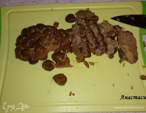 Каштаны крупно порубить.