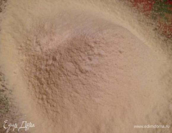 Просеять муку с разрыхлителем.