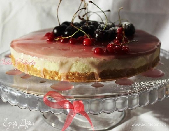 Декорируем по случаю и желанию. У меня ягодный кисель и размороженные ягодки.