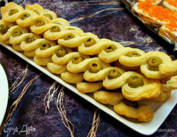 Подавать охлажденными, но обязательно в тот же день! Иначе будет не так вкусно.