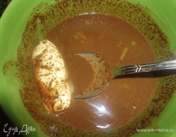 Добавить в горячий шоколад 50 гр сливочного масла.
Перемешать и поставить в холодильник для загустения.