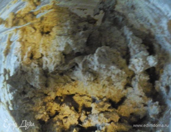 Слить воду и положить все в блендер. Добавить масло, сладкий перец, соль и все перемолоть. Дать остыть, но мы ели теплым.