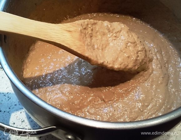 Вот что должно получится в итоге. На этом этапе добавляем сахар, тщательно размешиваем и солим понемногу по вкусу, нужно пробовать постоянно, чтобы не пересолить (пробовать можно спокойно, там же все протушено).