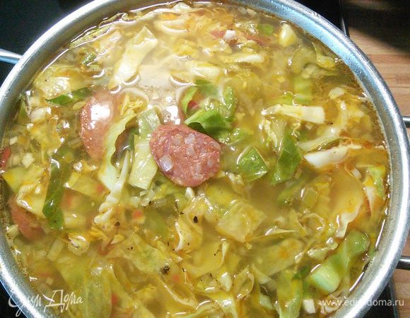 В конце варки посолите и поперчите суп, а также добавьте щепотку сахара и лимонного сока по вкусу. Шагов много, а делов-то :) Приятного аппетита!